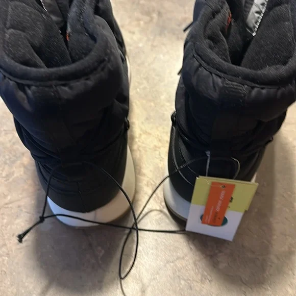 Boots - Picture 3 of 6